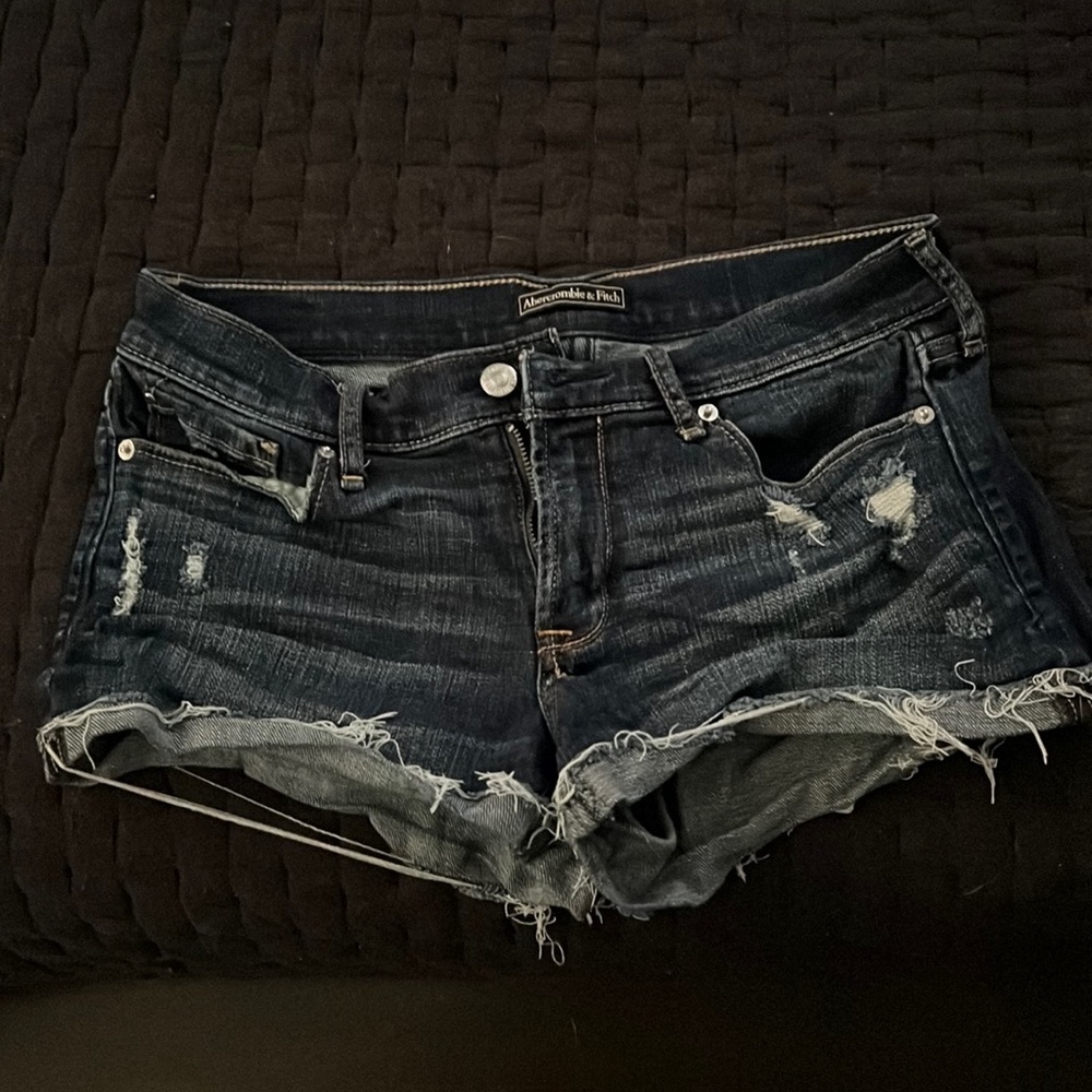 Abercrombie and Fitch size 27 low rise short dark wash